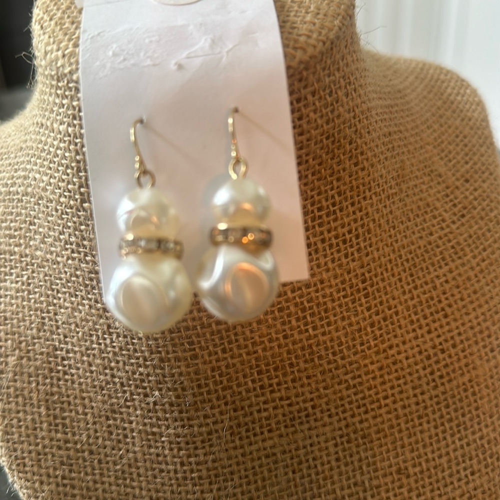 Pearl and rhinestone hanging pierced hearing set